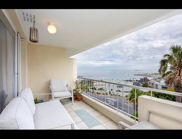 2.5 BEDROOM APARTMENT TO LET IN CAMPS BAY